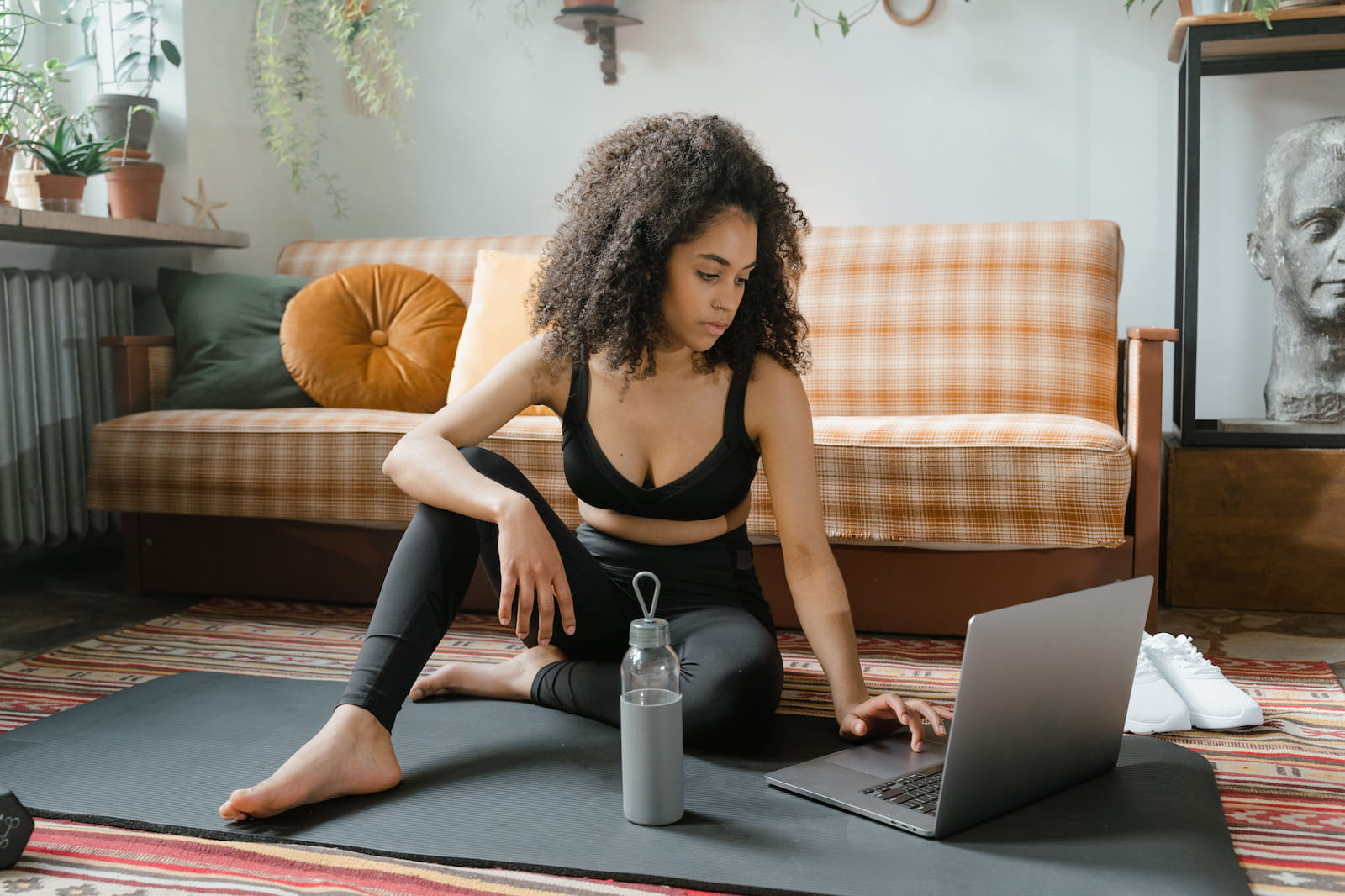 How To Incorporate 6 Effective Exercises Into Your Workday