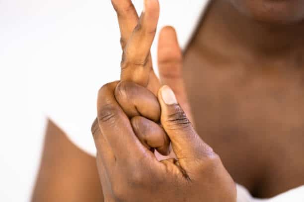 does cracking your knuckles cause arthritis
